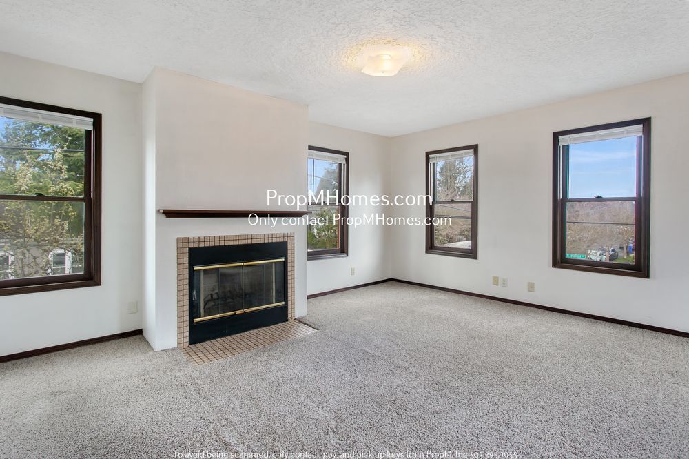 Cozy and Bright Three Bedroom in Sellwood! property image