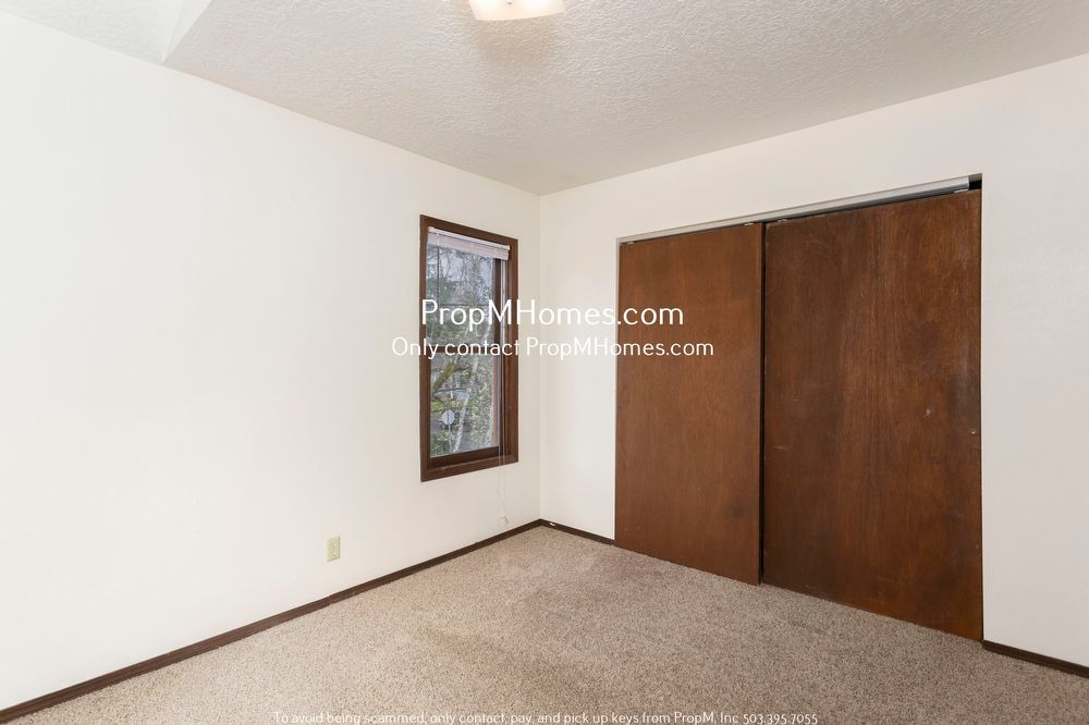 Cozy and Bright Three Bedroom in Sellwood! property image
