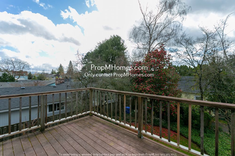 Cozy and Bright Three Bedroom in Sellwood! property image