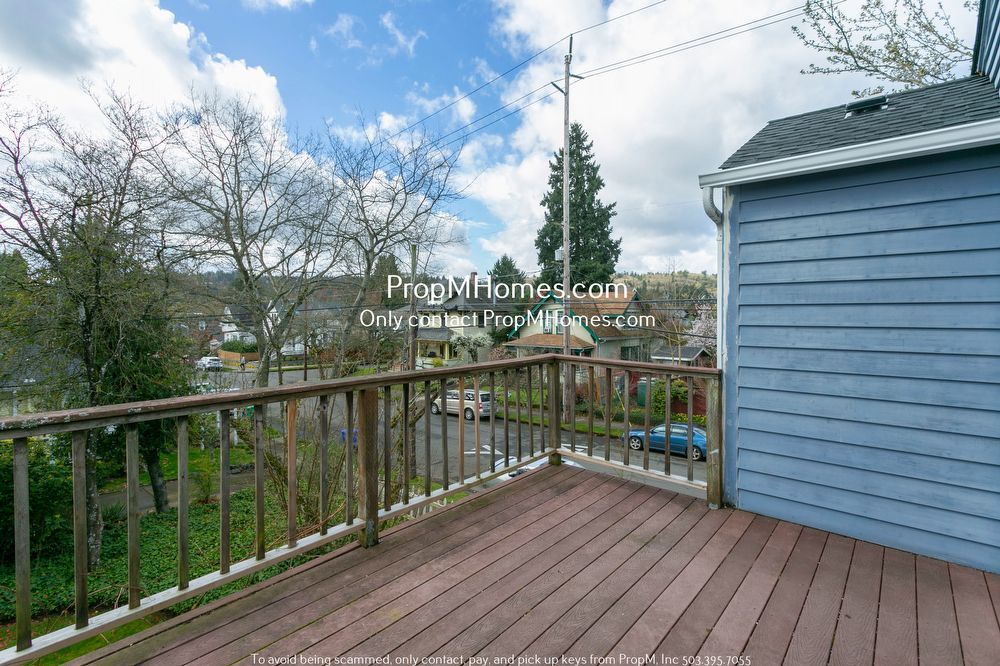 Cozy and Bright Three Bedroom in Sellwood! property image