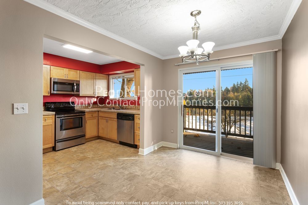 SW Portland Two Bedroom Condo In The Heart Of Burlingame! property image