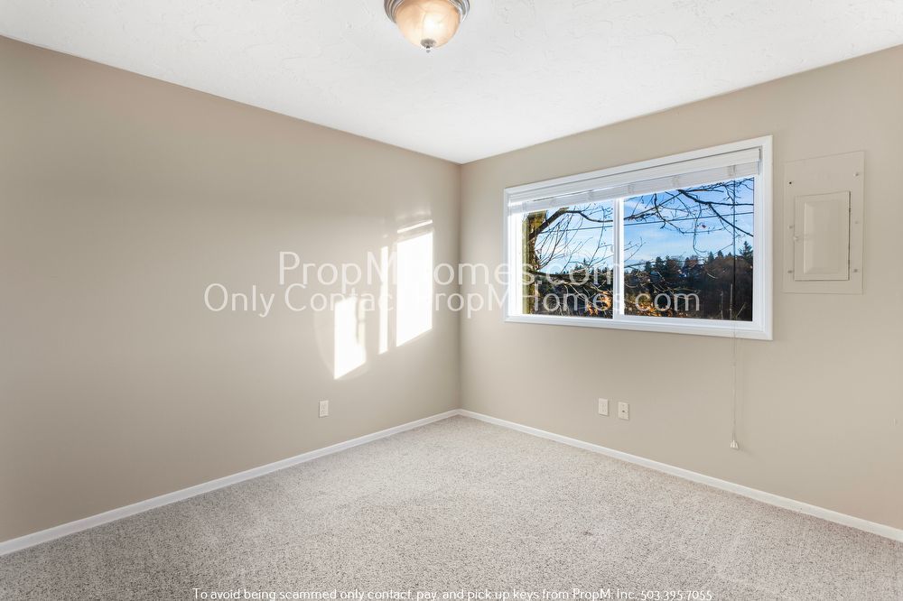 SW Portland Two Bedroom Condo In The Heart Of Burlingame! property image