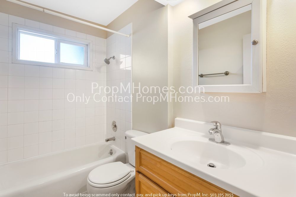 SW Portland Two Bedroom Condo In The Heart Of Burlingame! property image