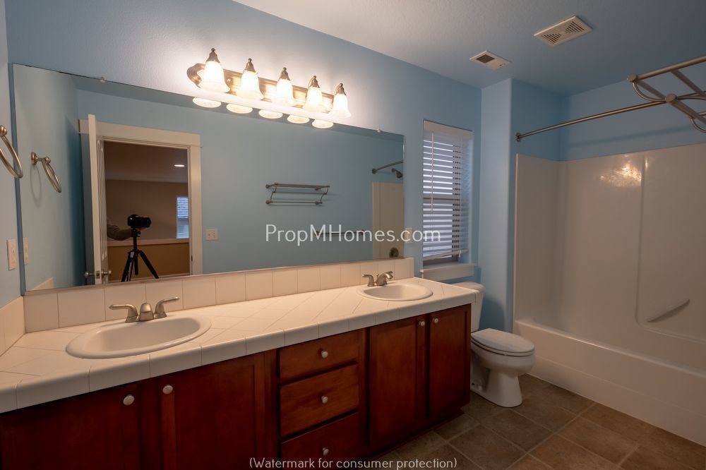 Beautiful Open Concept Three Bedroom Home In Bethany! property image