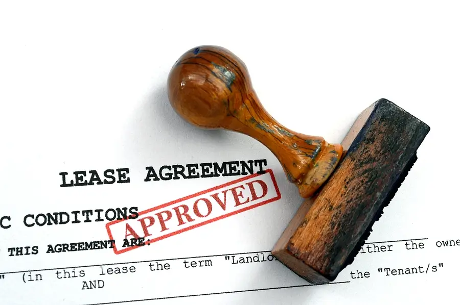 Lease Extension vs Renewal: Different Approaches to Keeping a Tenant